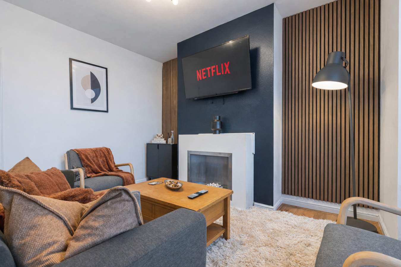 Stylish House • Great Location • Free Parking • Work Space • Fast Wifi • Smart TV • Self-Check-In in 29 Skelwith Road - Property image 12 - VivreStays