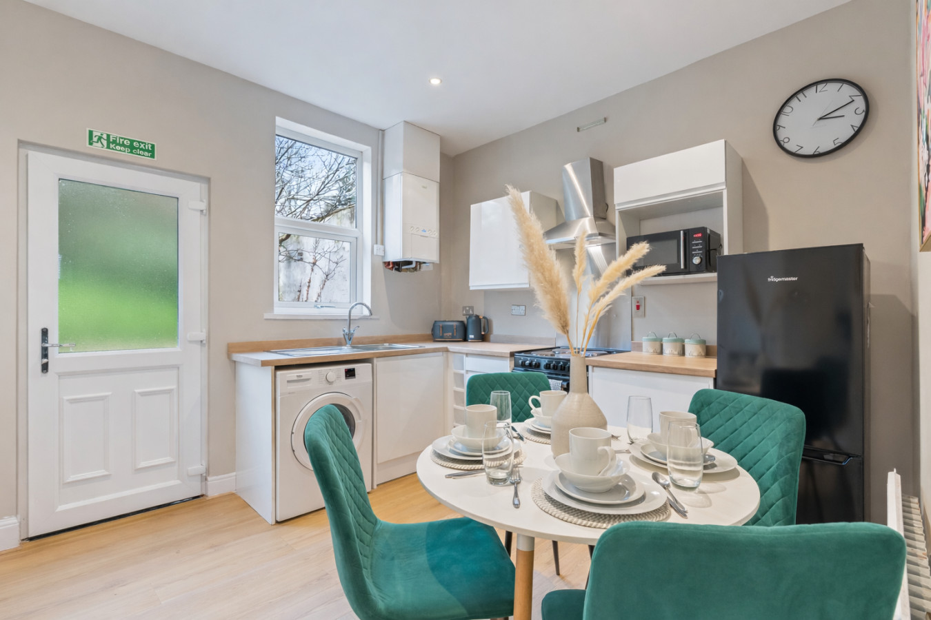 Stylish House • Great Location • Free Parking • Work Space • Fast Wifi • Smart TV • Self-Check-In in 29 Skelwith Road - Property image 14 - VivreStays