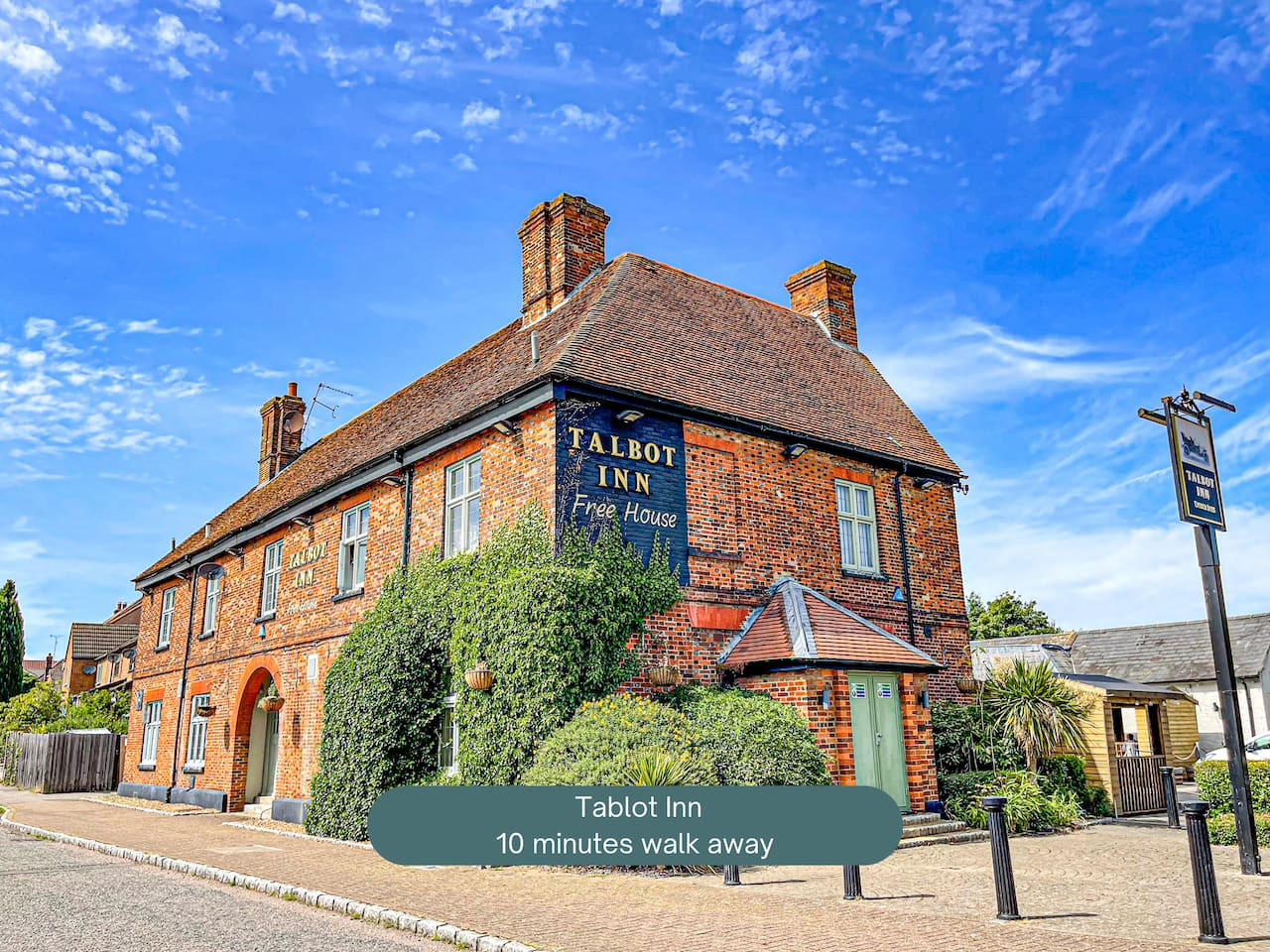 Stylish Home • Excellent Location • Free Parking • Fast WiFI • Smart TVs in 82 Stafford Grove - Property image 21 - VivreStays