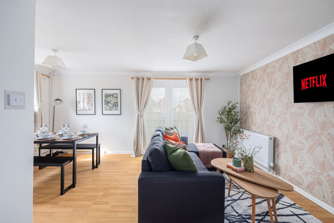 Stylish Home • Excellent Location • Free Parking • Fast WiFI • Smart TVs in 82 Stafford Grove - Property image 10 - VivreStays