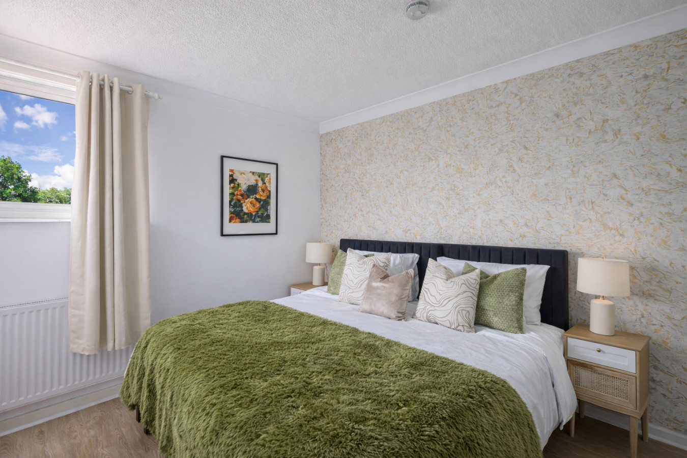 Stylish Home • Excellent Location • Free Parking • Fast WiFI • Smart TVs in 82 Stafford Grove - Property image 6 - VivreStays