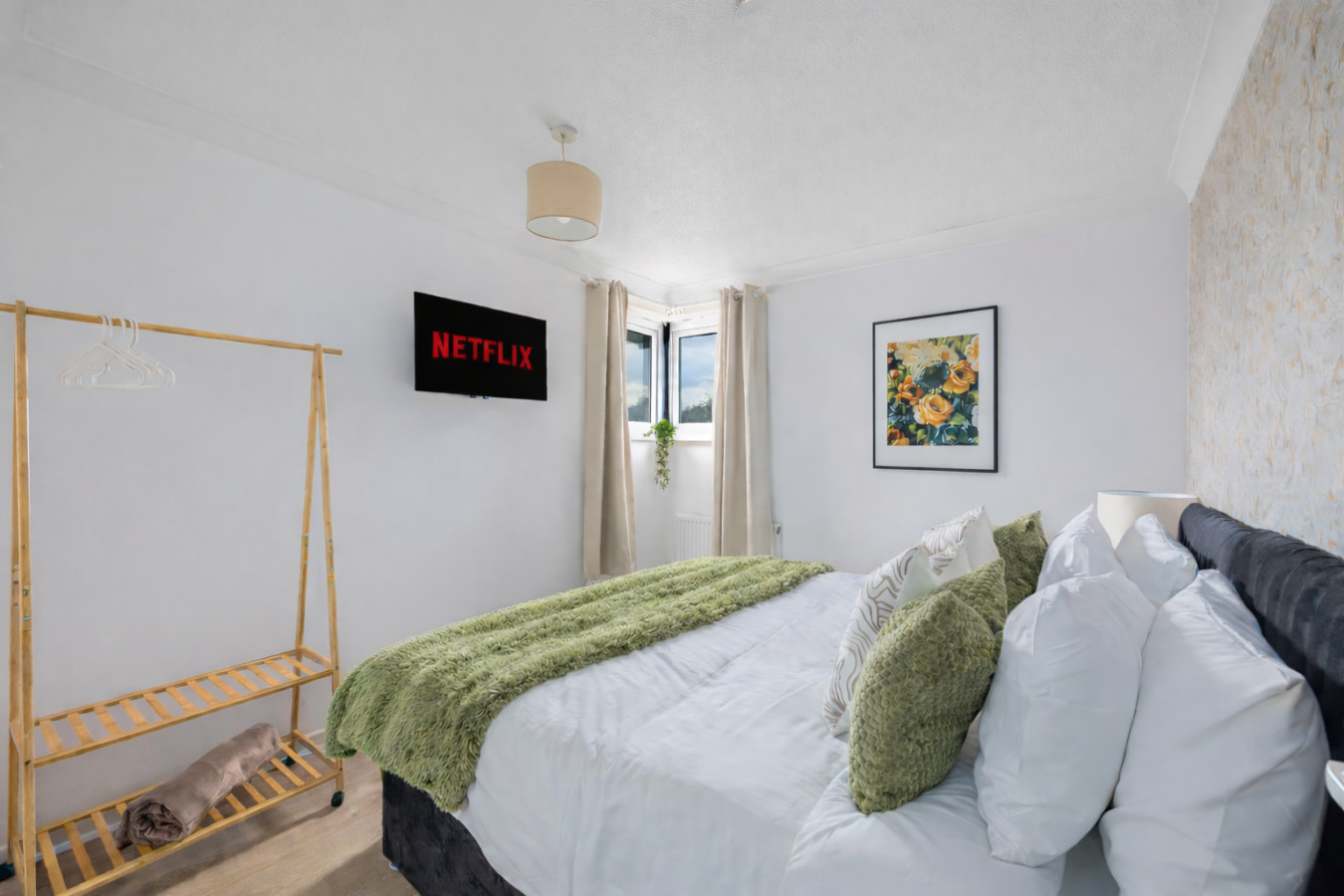 Stylish Home • Excellent Location • Free Parking • Fast WiFI • Smart TVs in 82 Stafford Grove - Property image 7 - VivreStays