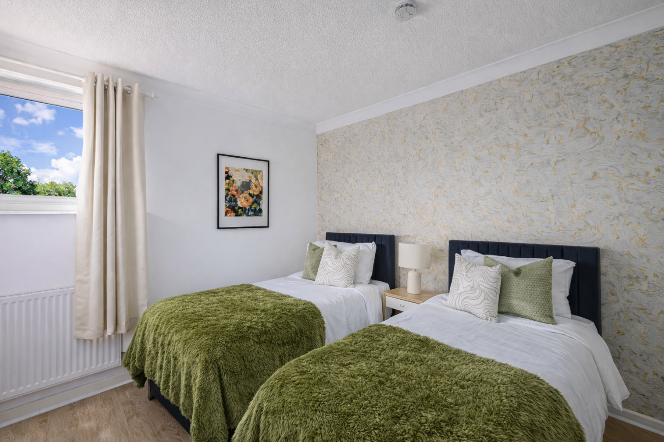Stylish Home • Excellent Location • Free Parking • Fast WiFI • Smart TVs in 82 Stafford Grove - Property image 5 - VivreStays