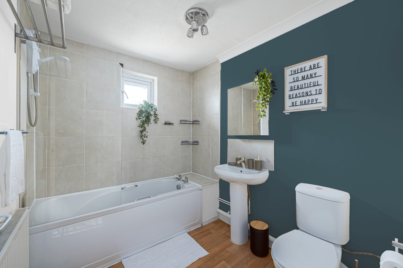 Stylish Home • Excellent Location • Free Parking • Fast WiFI • Smart TVs in 82 Stafford Grove - Property image 4 - VivreStays