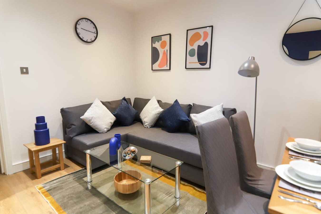 City Centre Apartment • Sleeps 5 • Free Parking • Fast WiFi in 91 Hawley Street - Property image 5 - VivreStays