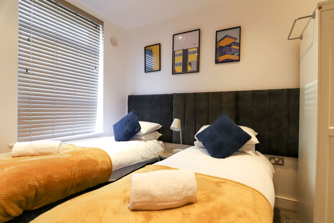 City Centre Apartment • Sleeps 5 • Free Parking • Fast WiFi in 91 Hawley Street - Property image 11 - VivreStays