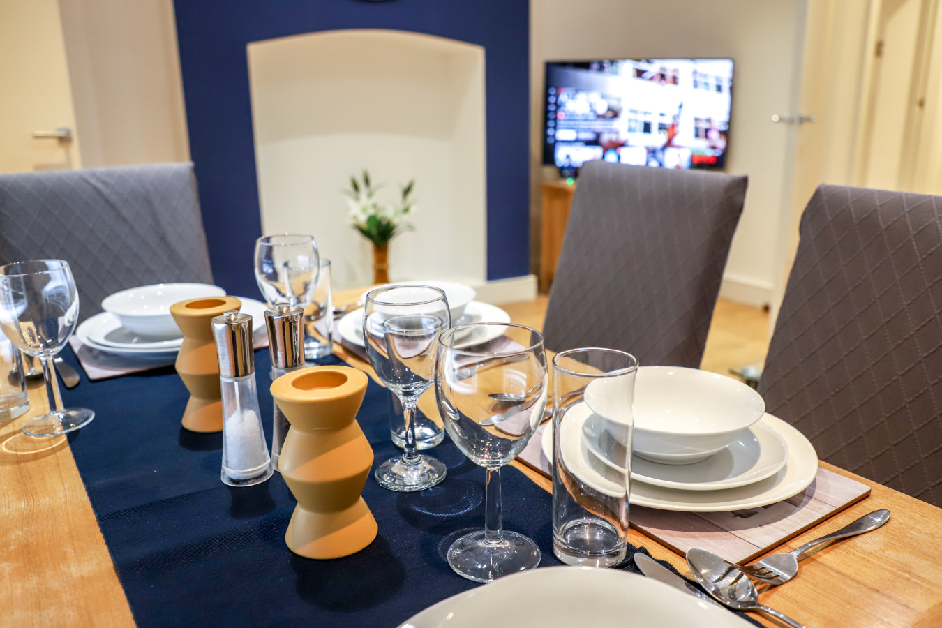 City Centre Apartment • Sleeps 5 • Free Parking • Fast WiFi in 91 Hawley Street - Property image 4 - VivreStays