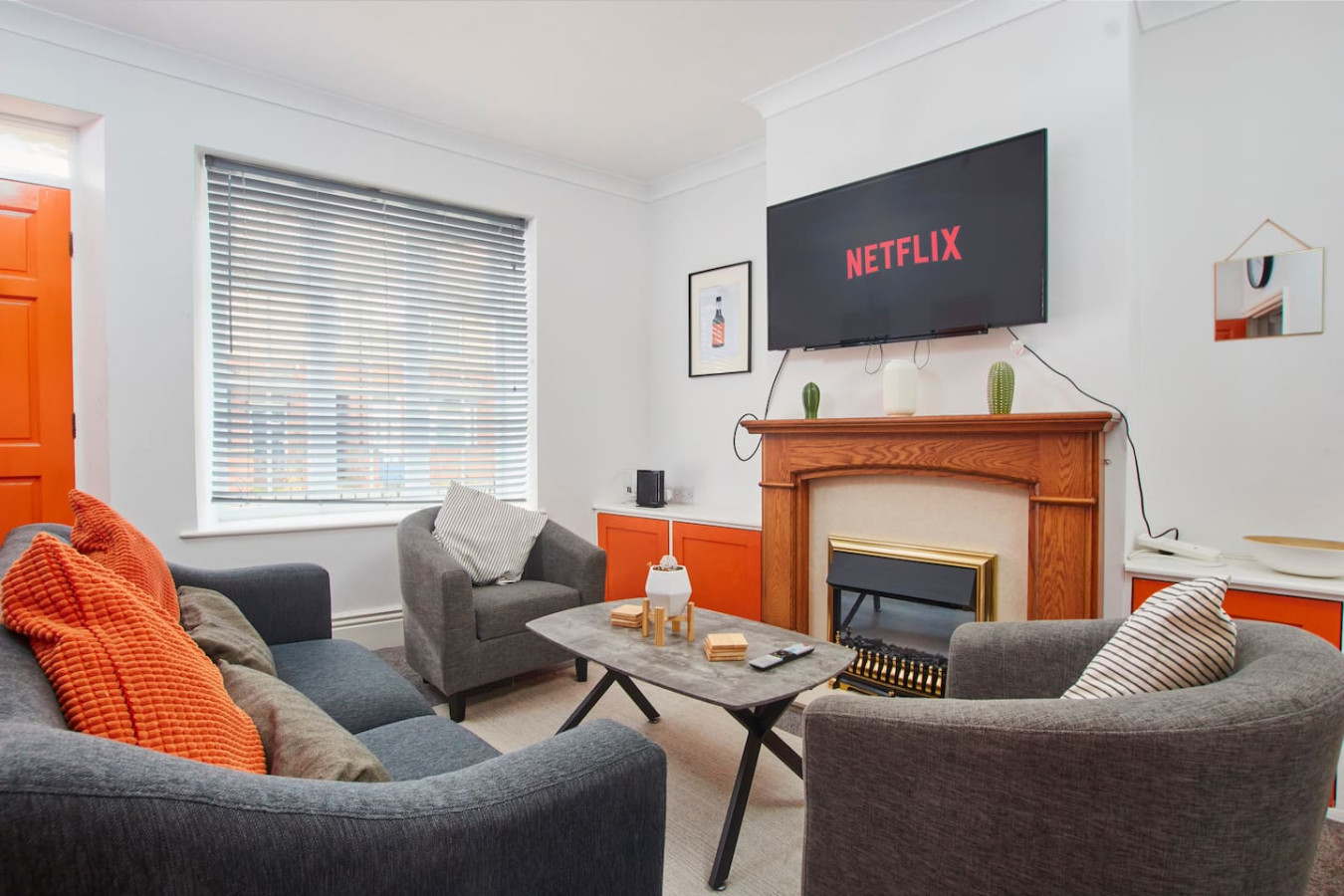 Stylish Home • Sleeps 5 • Free Parking • Smart TV • Garden in 4 Eskdale Road - Property image 9 - VivreStays