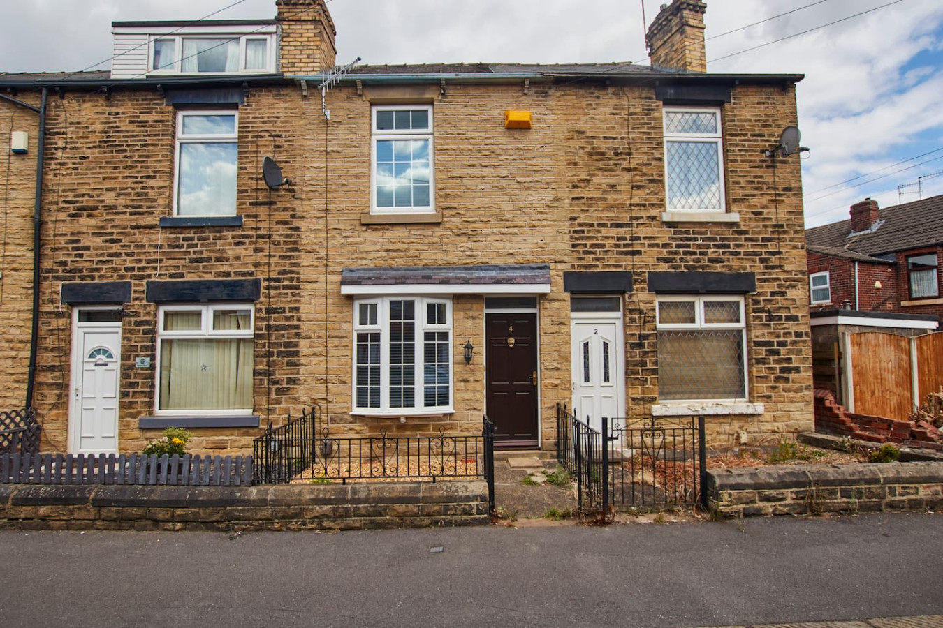Stylish Home • Sleeps 5 • Free Parking • Smart TV • Garden in 4 Eskdale Road - Property image 15 - VivreStays
