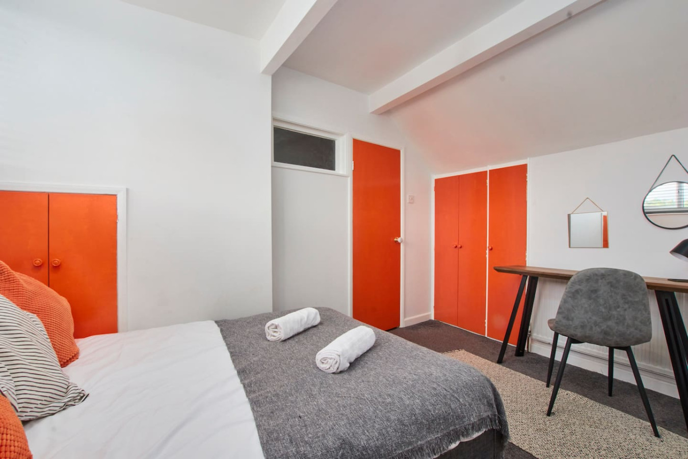 Stylish Home • Sleeps 5 • Free Parking • Smart TV • Garden in 4 Eskdale Road - Property image 6 - VivreStays