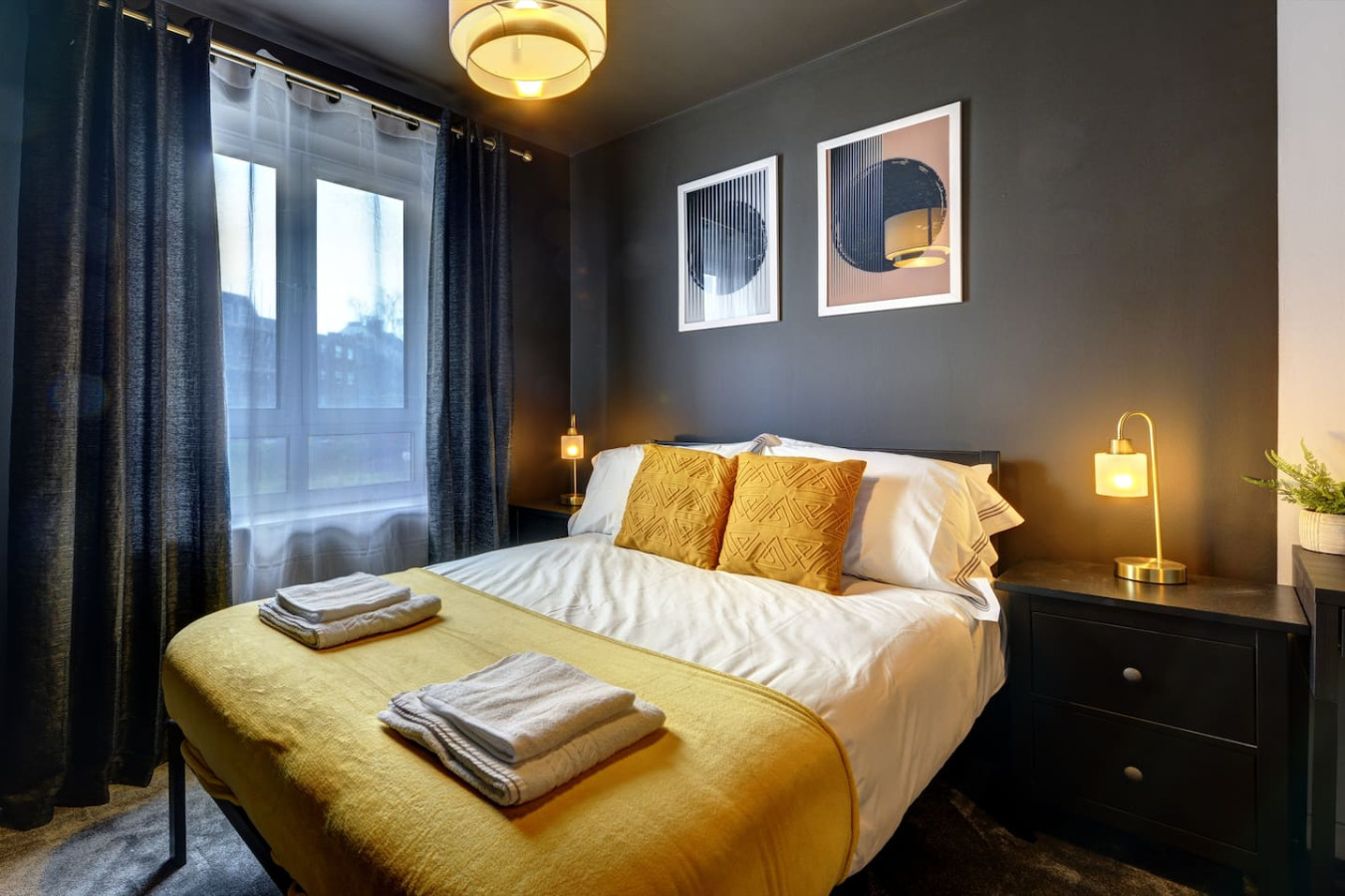 Stylish Apartment • Town Centre • Secure Parking • Fast Wifi • Smart TV in Alpha House, Broad Street Flat 121 - Property image 10 - VivreStays