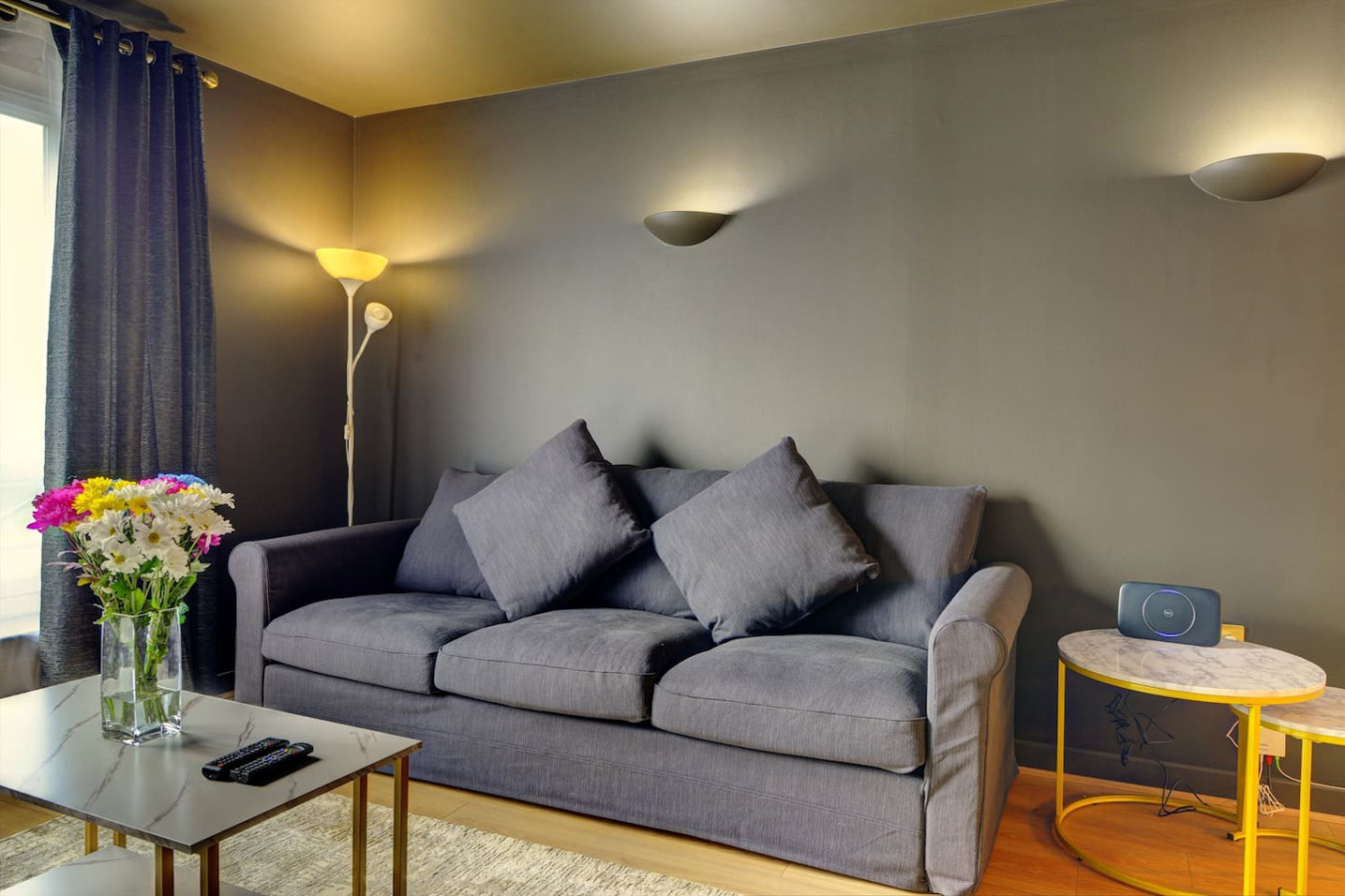 Stylish Apartment • Town Centre • Secure Parking • Fast Wifi • Smart TV in Alpha House, Broad Street Flat 121 - Property image 4 - VivreStays