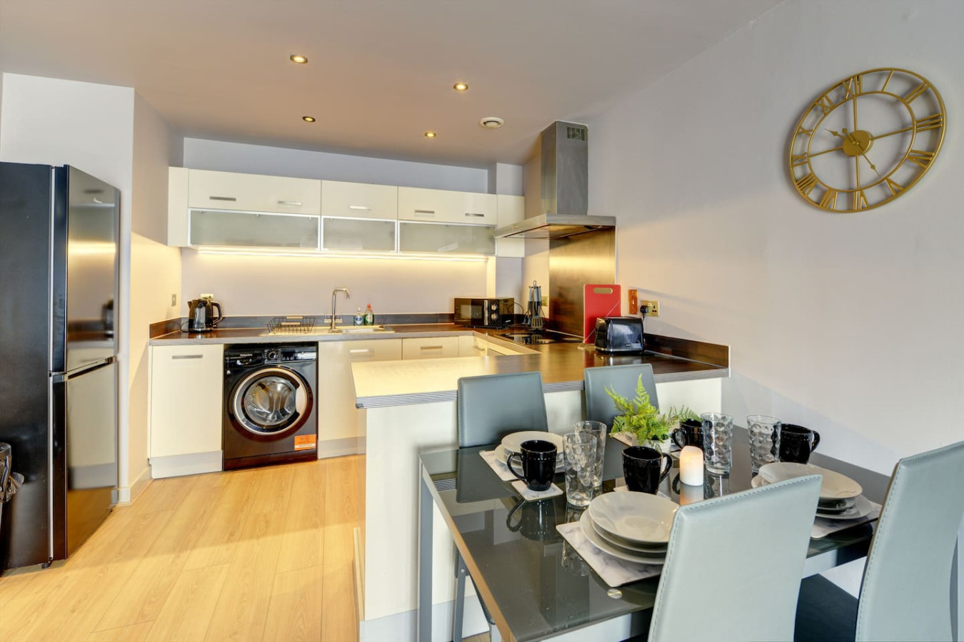 Stylish Apartment • Town Centre • Secure Parking • Fast Wifi • Smart TV in Alpha House, Broad Street Flat 121 - Property image 6 - VivreStays
