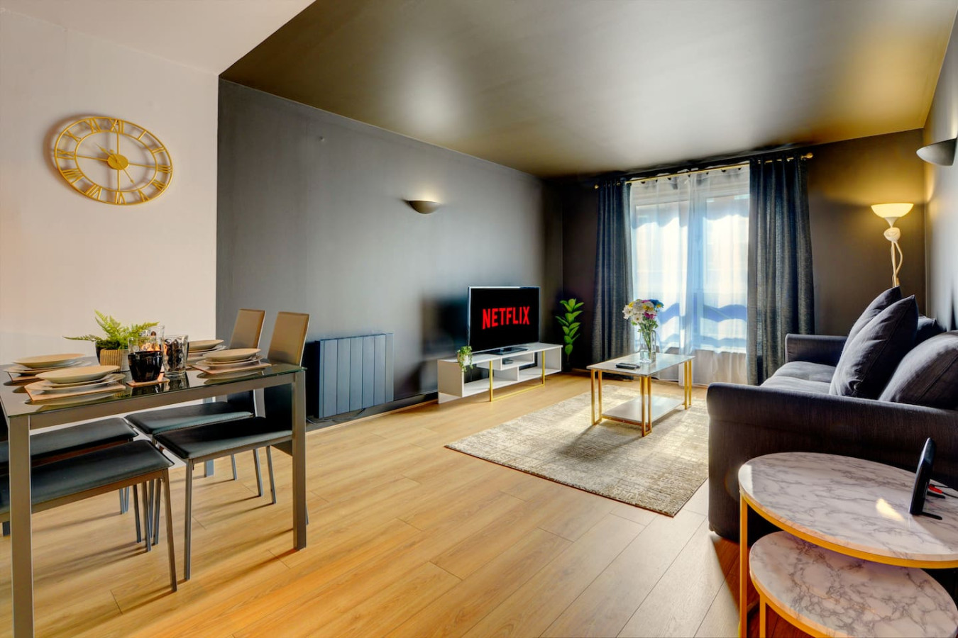 Stylish Apartment • Town Centre • Secure Parking • Fast Wifi • Smart TV in Alpha House, Broad Street Flat 121 - Property image 2 - VivreStays