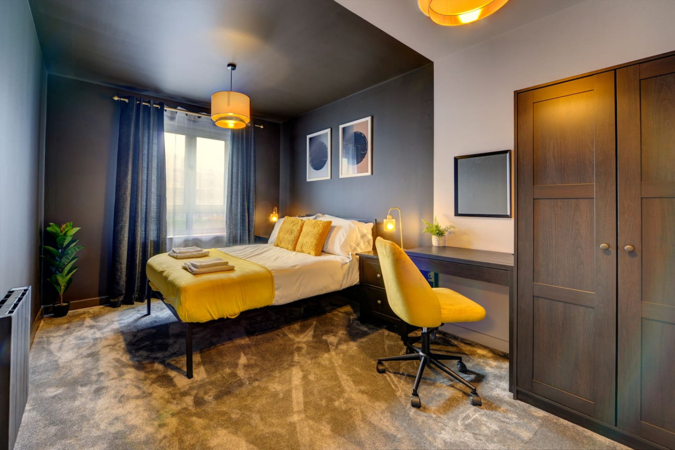 Stylish Apartment • Town Centre • Secure Parking • Fast Wifi • Smart TV in Alpha House, Broad Street Flat 121 - Property image 9 - VivreStays
