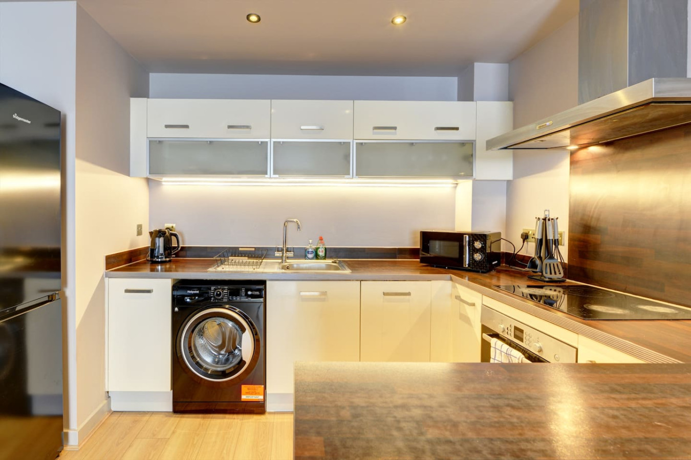 Stylish Apartment • Town Centre • Secure Parking • Fast Wifi • Smart TV in Alpha House, Broad Street Flat 121 - Property image 7 - VivreStays