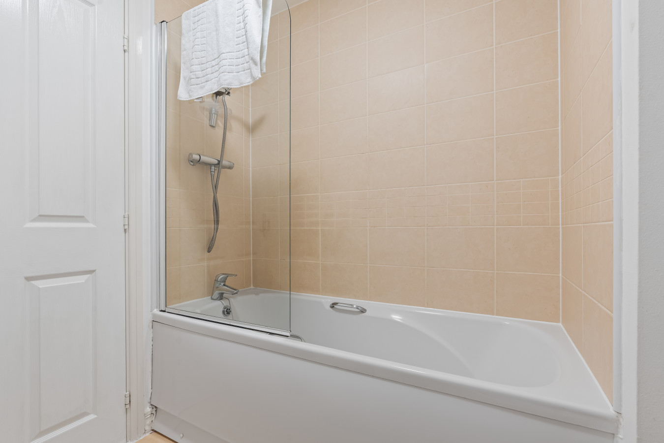 Charming House • Central Location • Free Parking • Fast Wifi • Smart TV in 1 Willans Place - Property image 11 - VivreStays