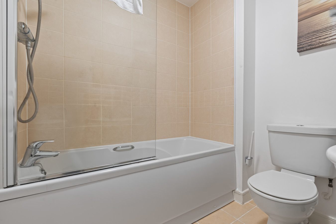 Charming House • Central Location • Free Parking • Fast Wifi • Smart TV in 1 Willans Place - Property image 10 - VivreStays