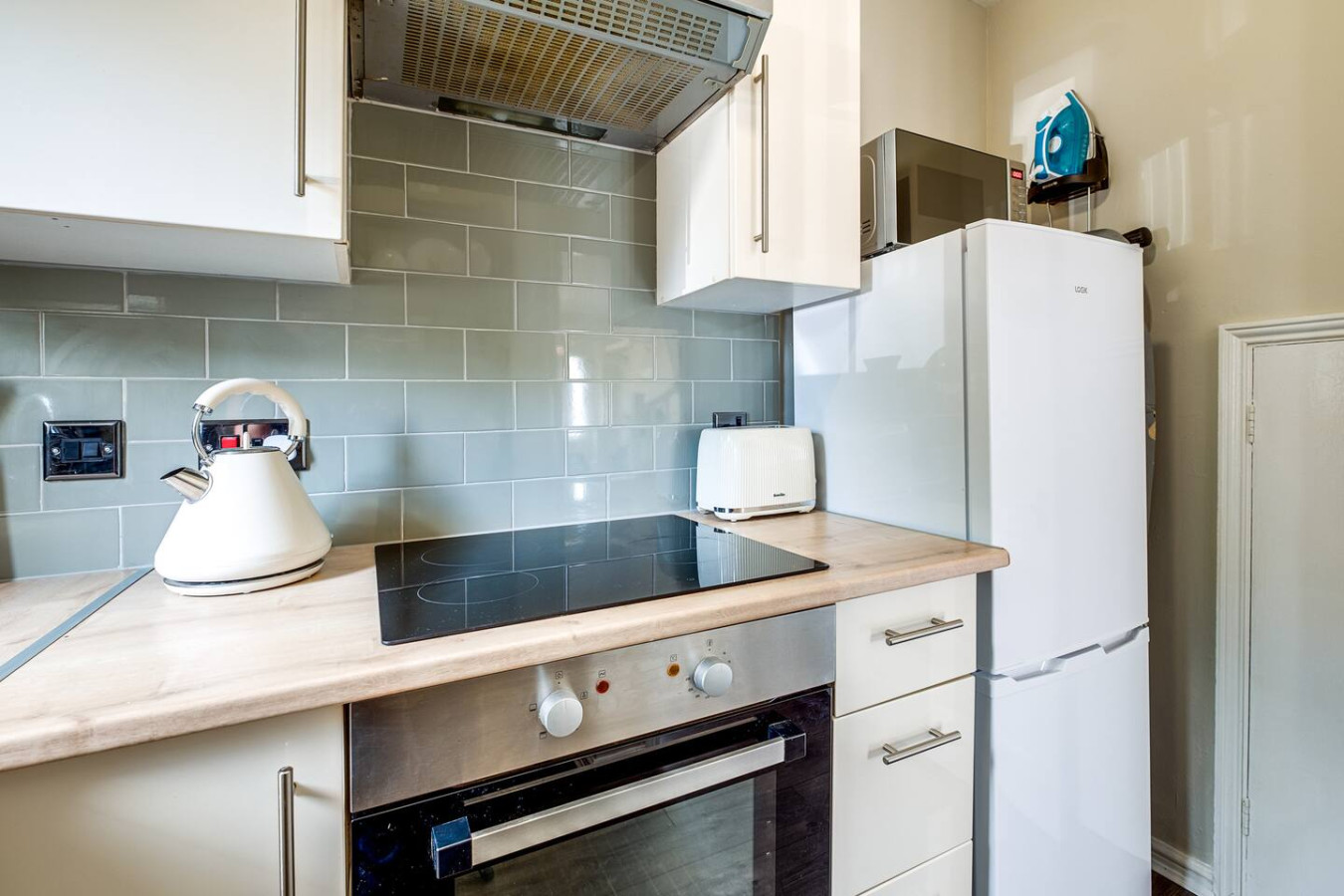 Boutique House • Excellent Location • Free Parking • Smart TV • Self-Check-In in 11 Wheatley Close - Property image 26 - VivreStays