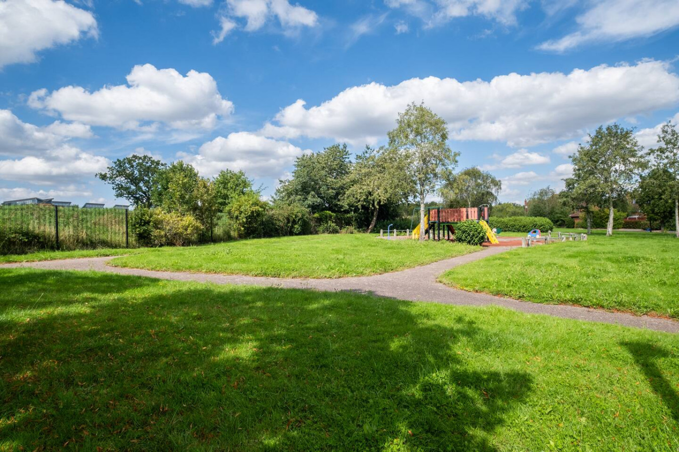 Boutique House • Excellent Location • Free Parking • Smart TV • Self-Check-In in 11 Wheatley Close - Property image 33 - VivreStays