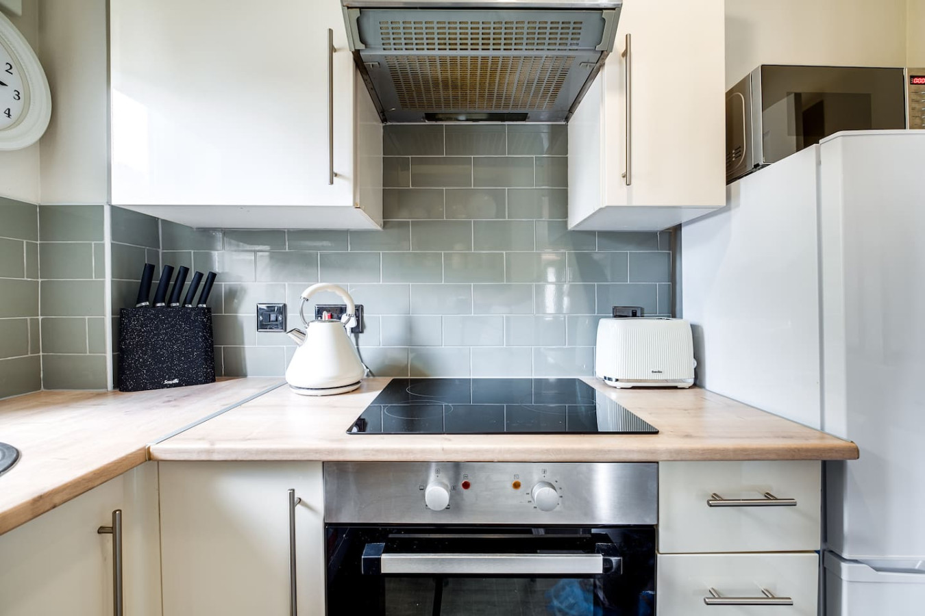Boutique House • Excellent Location • Free Parking • Smart TV • Self-Check-In in 11 Wheatley Close - Property image 27 - VivreStays