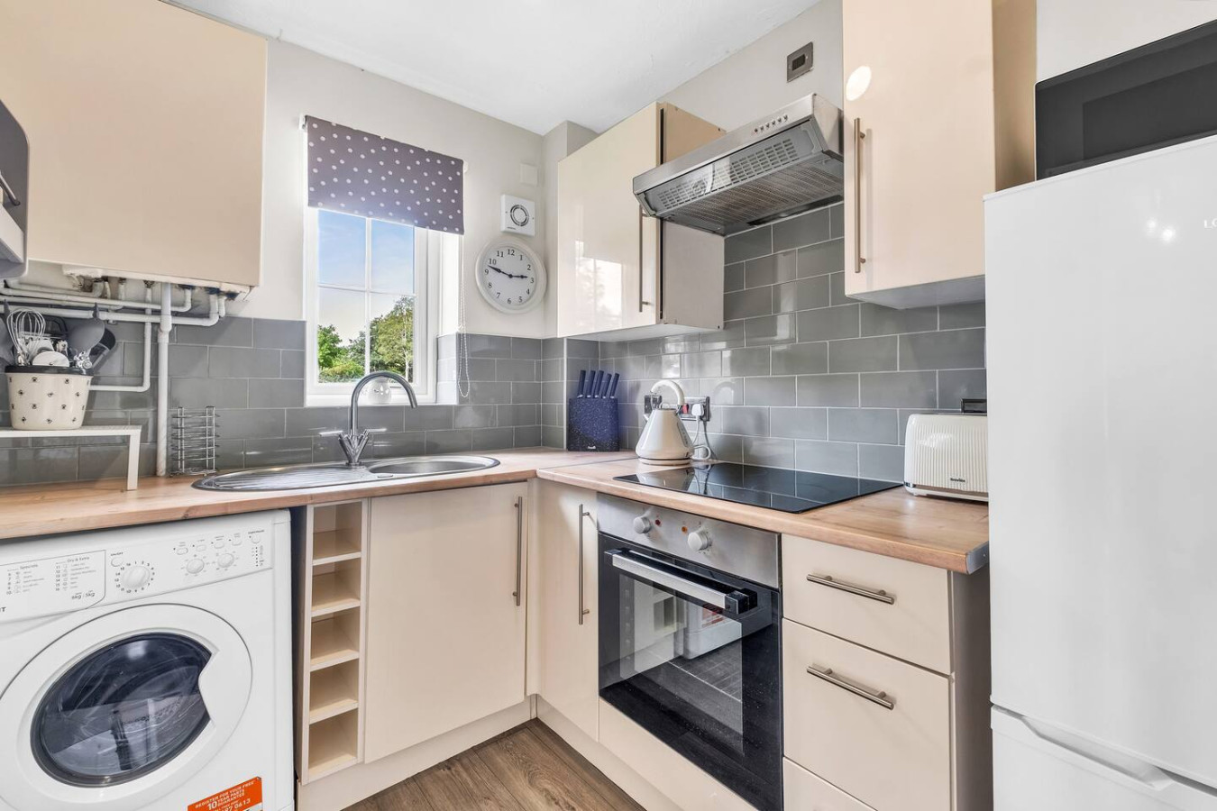 Boutique House • Excellent Location • Free Parking • Smart TV • Self-Check-In in 11 Wheatley Close - Property image 23 - VivreStays