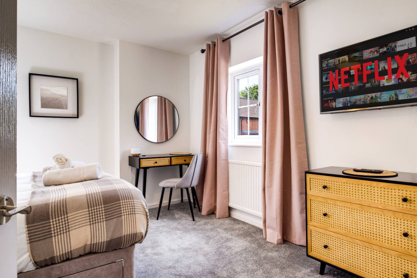 Boutique House • Excellent Location • Free Parking • Smart TV • Self-Check-In in 11 Wheatley Close - Property image 7 - VivreStays