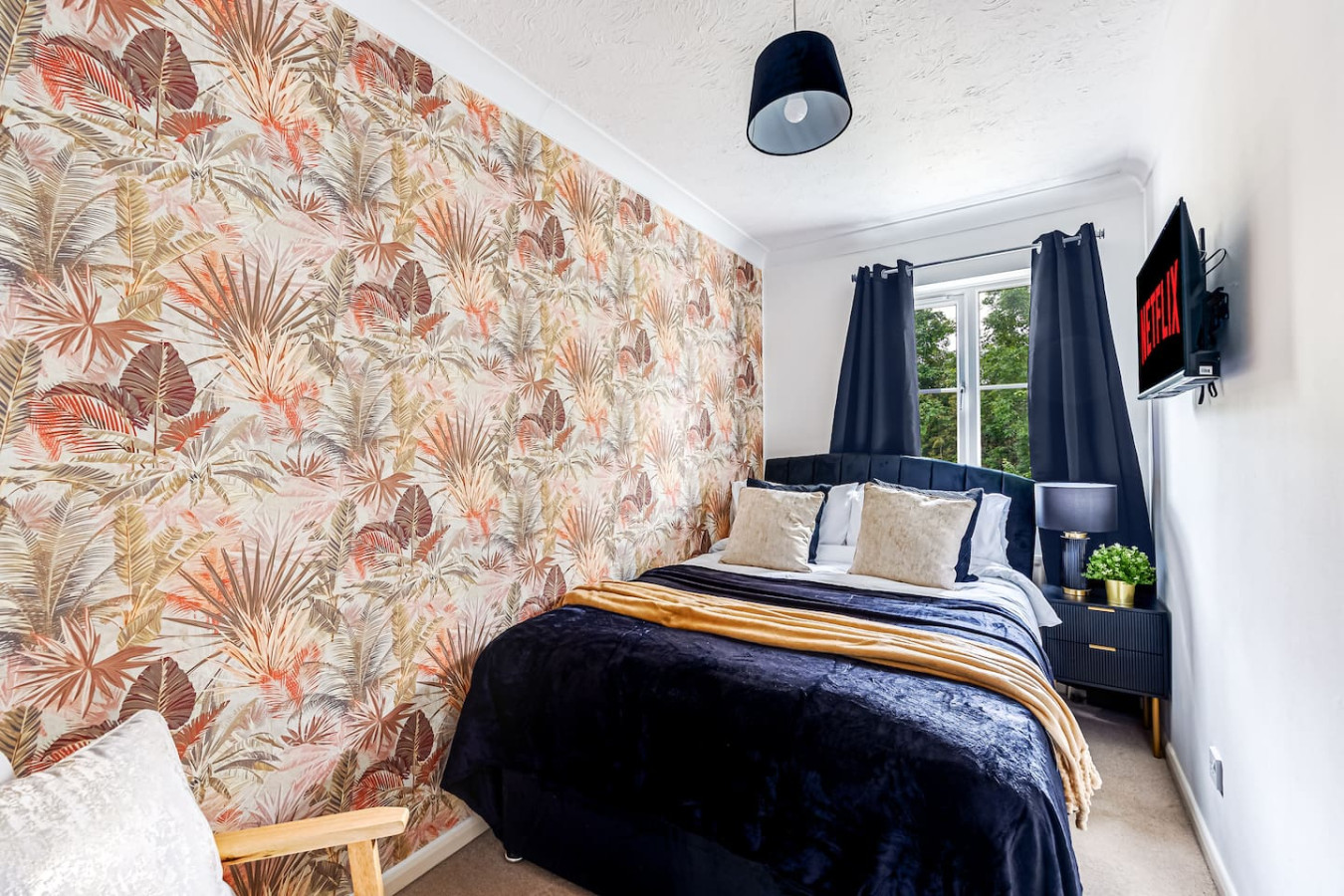 Shenley House • Excellent Location • Driveway Parking • Garden • Fast Wifi • Smart TVs • Self-Check-In in 67 Cressey Avenue - Property image 7 - VivreStays