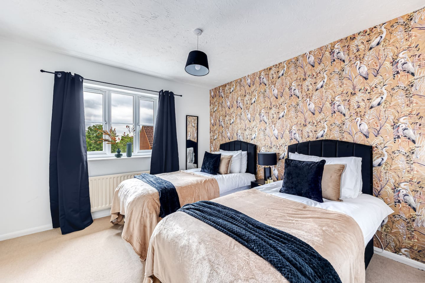 Shenley House • Excellent Location • Driveway Parking • Garden • Fast Wifi • Smart TVs • Self-Check-In in 67 Cressey Avenue - Property image 2 - VivreStays