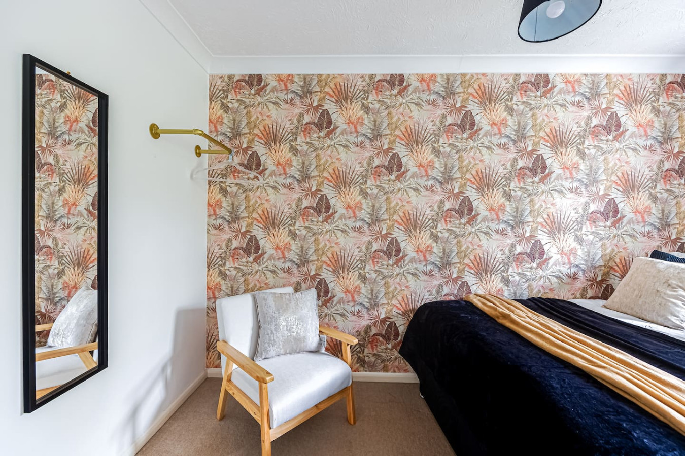 Shenley House • Excellent Location • Driveway Parking • Garden • Fast Wifi • Smart TVs • Self-Check-In in 67 Cressey Avenue - Property image 8 - VivreStays