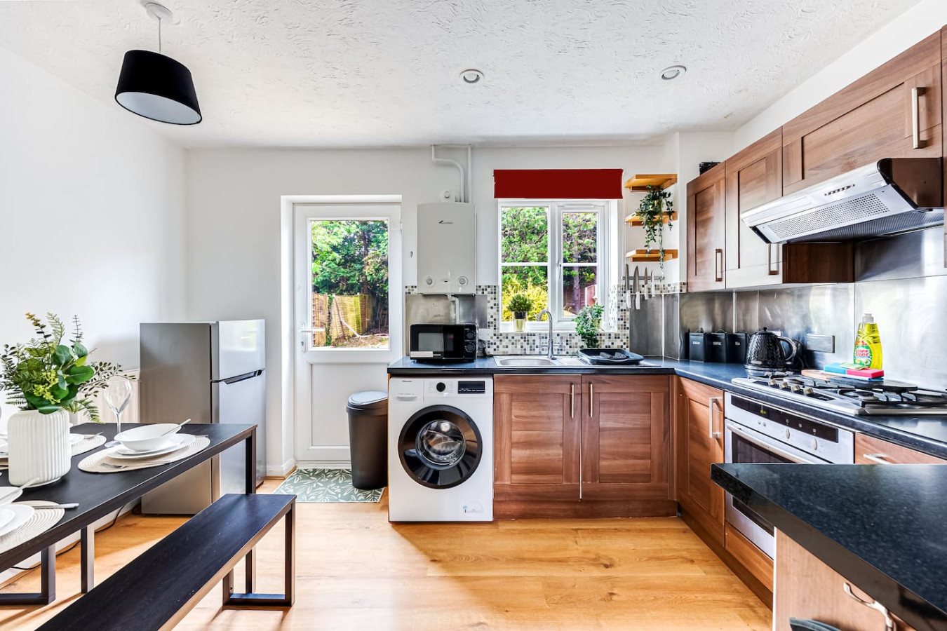 Shenley House • Excellent Location • Driveway Parking • Garden • Fast Wifi • Smart TVs • Self-Check-In in 67 Cressey Avenue - Property image 16 - VivreStays