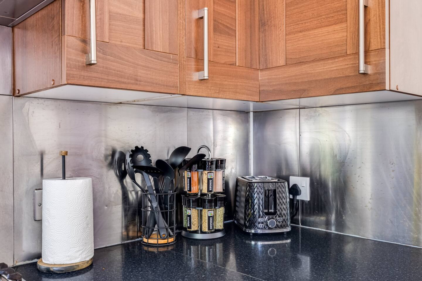 Shenley House • Excellent Location • Driveway Parking • Garden • Fast Wifi • Smart TVs • Self-Check-In in 67 Cressey Avenue - Property image 22 - VivreStays