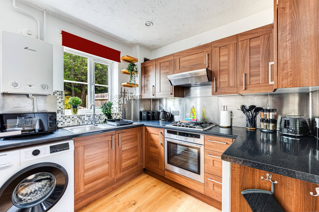 Shenley House • Excellent Location • Driveway Parking • Garden • Fast Wifi • Smart TVs • Self-Check-In in 67 Cressey Avenue - Property image 20 - VivreStays
