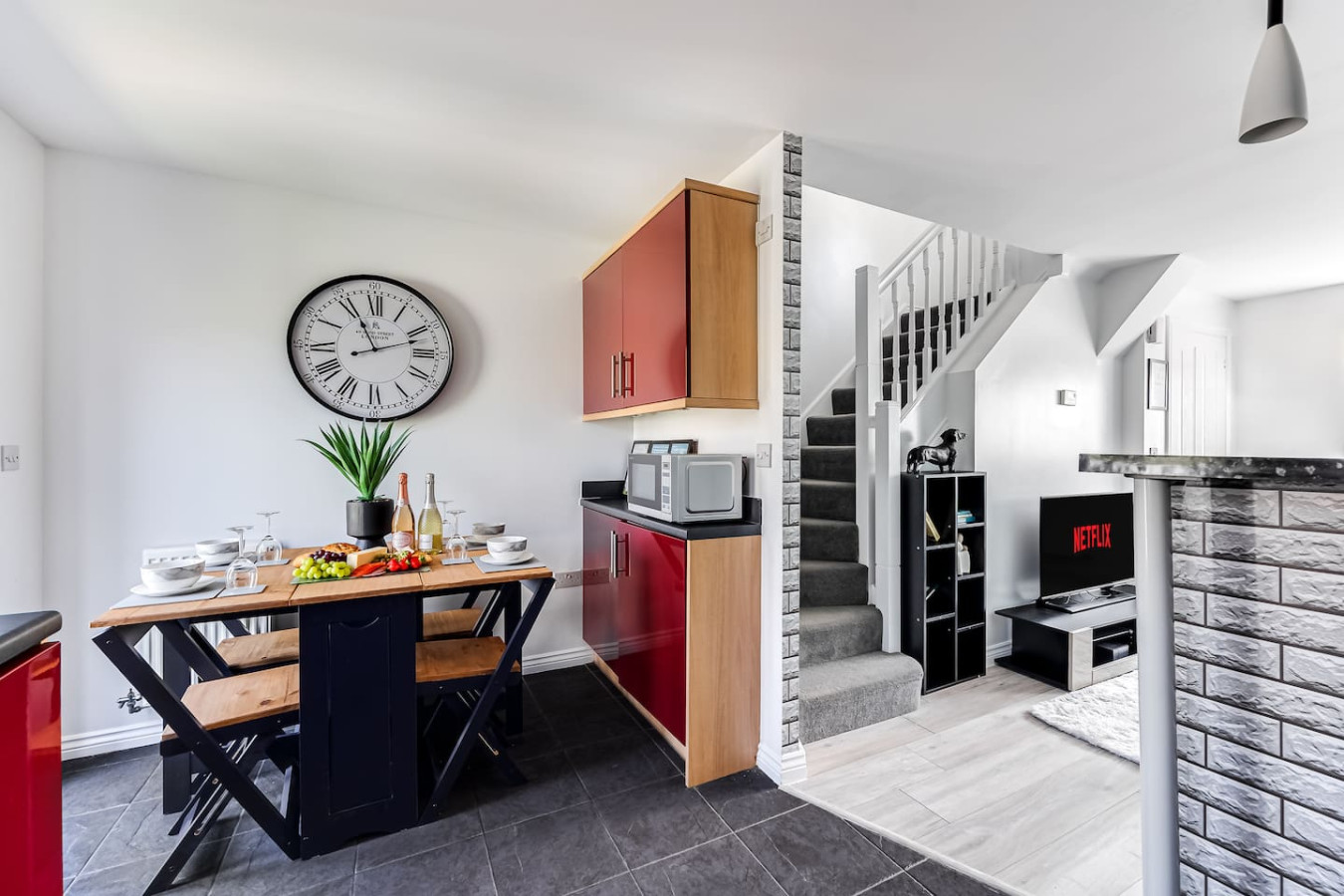 Stylish House • Driveway Parking • Self-Check-In • Fast WiFi • Smart TV in 27 Eaton Hall Crescent - Property image 19 - VivreStays