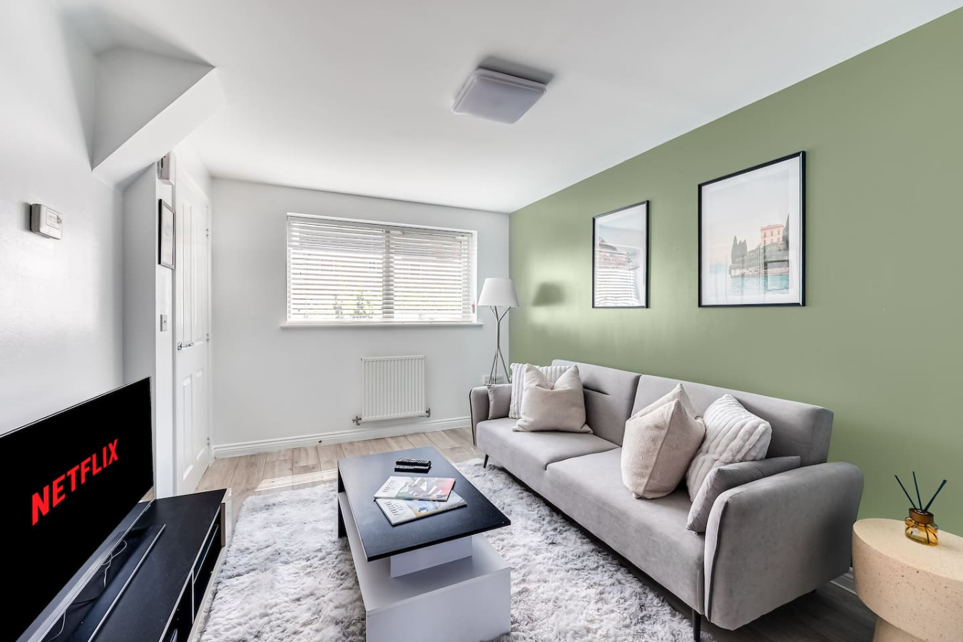 Stylish House • Driveway Parking • Self-Check-In • Fast WiFi • Smart TV in 27 Eaton Hall Crescent - Property image 10 - VivreStays