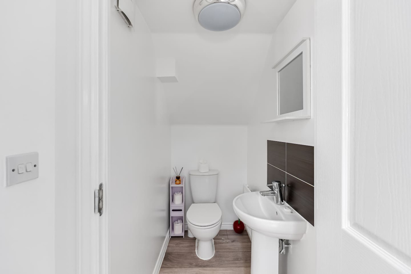 Stylish House • Driveway Parking • Self-Check-In • Fast WiFi • Smart TV in 27 Eaton Hall Crescent - Property image 21 - VivreStays