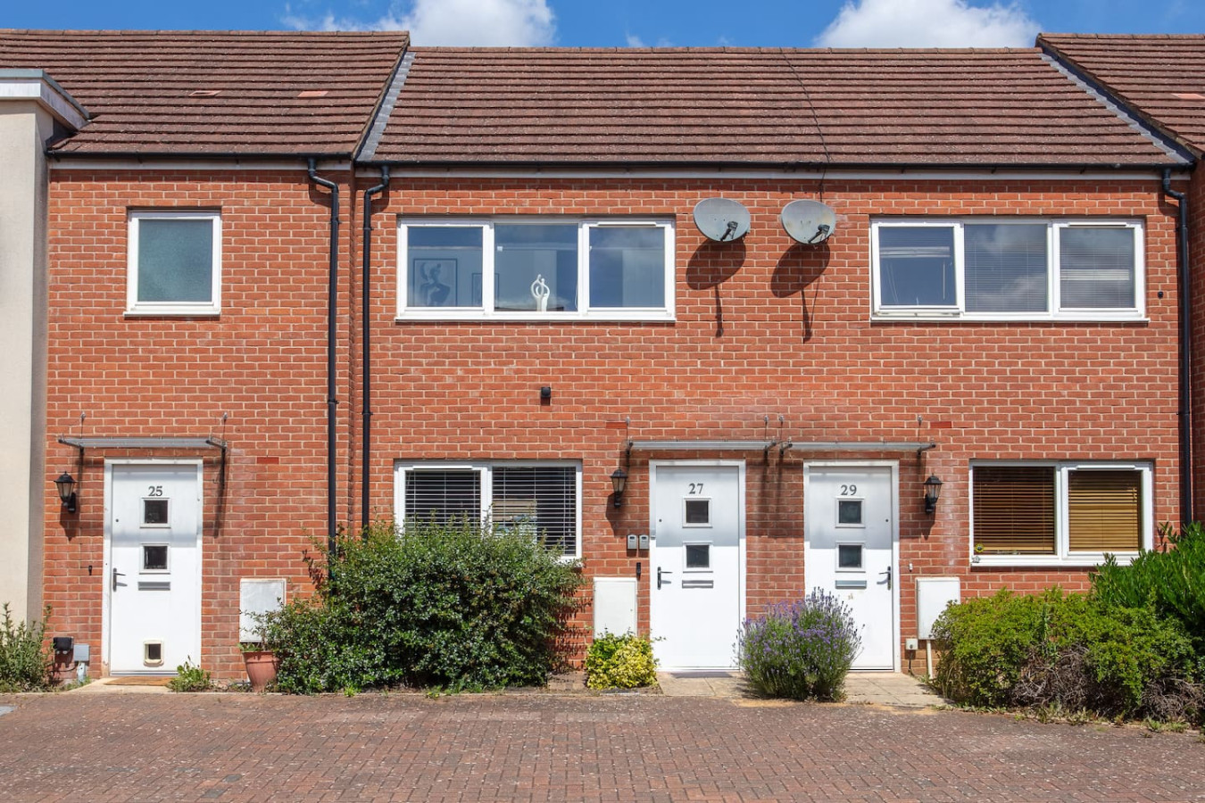 Stylish House • Driveway Parking • Self-Check-In • Fast WiFi • Smart TV in 27 Eaton Hall Crescent - Property image 23 - VivreStays