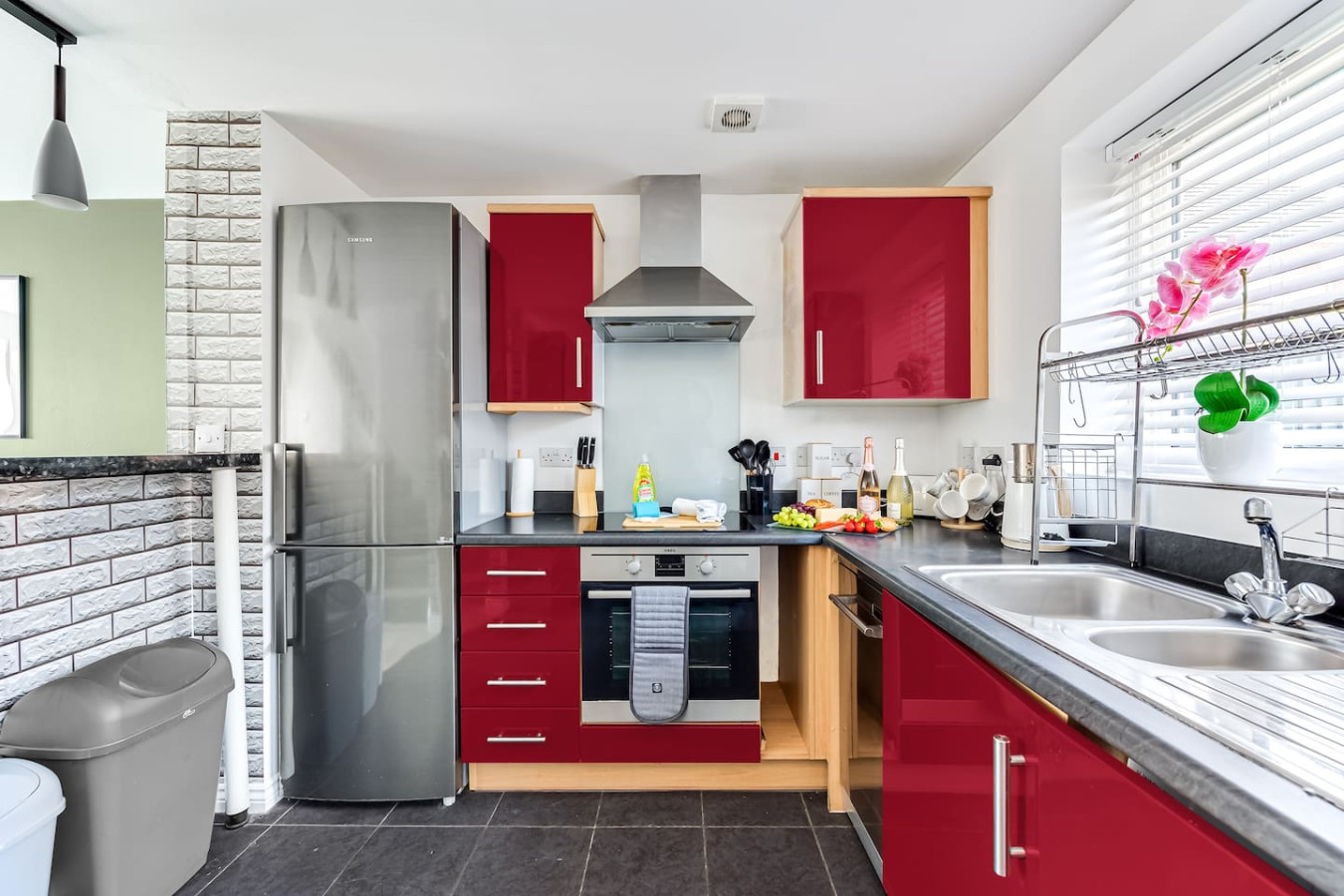 Stylish House • Driveway Parking • Self-Check-In • Fast WiFi • Smart TV in 27 Eaton Hall Crescent - Property image 15 - VivreStays