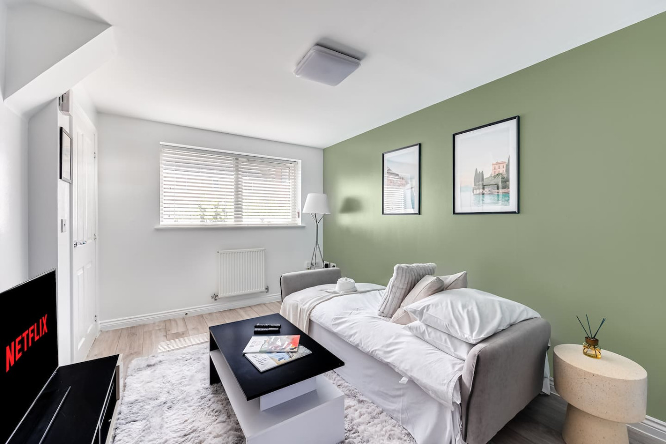 Stylish House • Driveway Parking • Self-Check-In • Fast WiFi • Smart TV in 27 Eaton Hall Crescent - Property image 12 - VivreStays