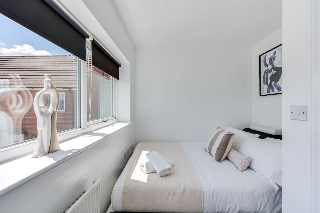 Stylish House • Driveway Parking • Self-Check-In • Fast WiFi • Smart TV in 27 Eaton Hall Crescent - Property image 6 - VivreStays