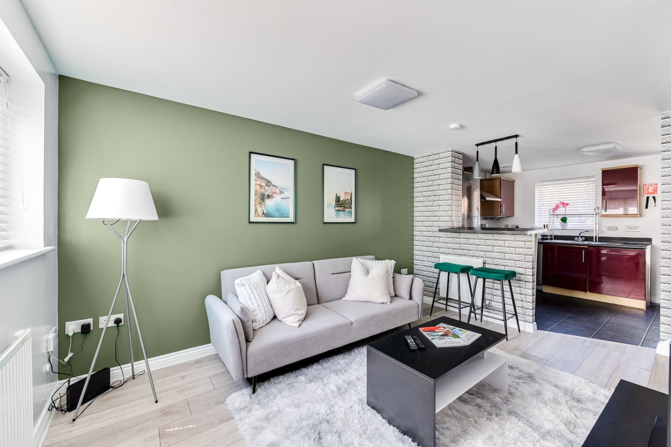 Stylish House • Driveway Parking • Self-Check-In • Fast WiFi • Smart TV in 27 Eaton Hall Crescent - Property image 11 - VivreStays