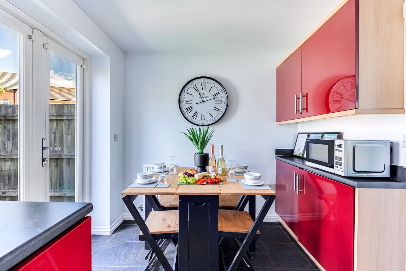 Stylish House • Driveway Parking • Self-Check-In • Fast WiFi • Smart TV in 27 Eaton Hall Crescent - Property image 17 - VivreStays