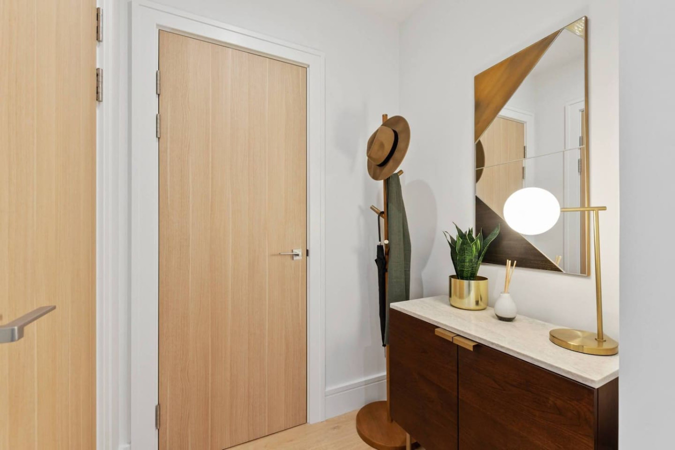 Luxury Apartment • Excellent Location • Free Secure Parking • Fast WiFi • Access to Residents-Only Gym, Games Room, Cinema Room and Co-Working Space in Beverley Way Flat 67 - Property image 8 - VivreStays