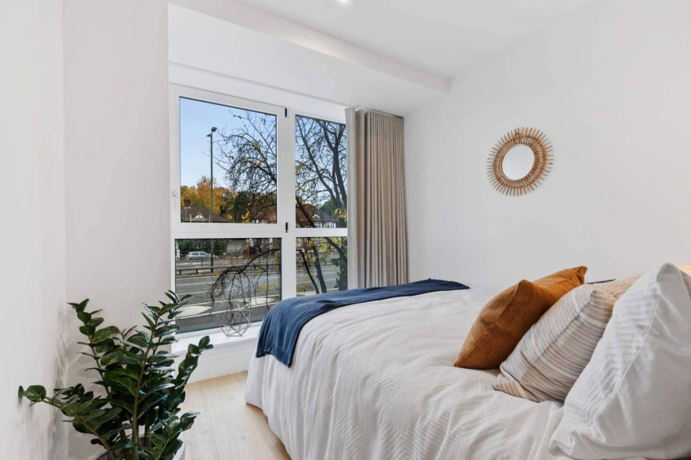 Luxury Apartment • Excellent Location • Free Secure Parking • Fast WiFi • Access to Residents-Only Gym, Games Room, Cinema Room and Co-Working Space in Beverley Way Flat 67 - Property image 7 - VivreStays