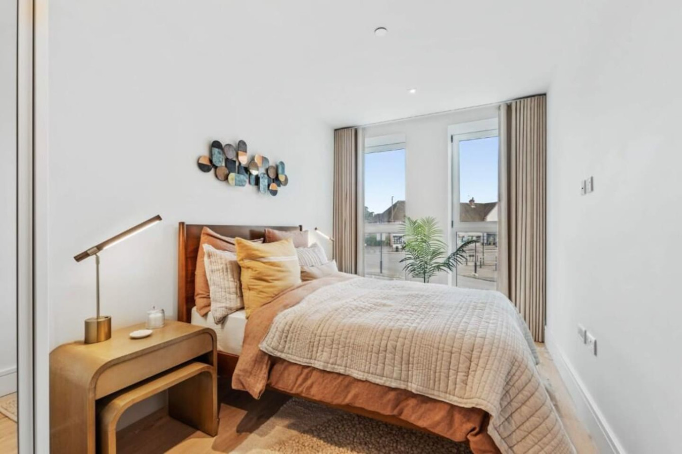 Beautiful Apartment • Excellent Location • Free Secure Parking • Fast WiFi • Access to Residents-Only Gym, Games Room, Cinema Room and Co-Working Space in Beverley Way Flat 117 - Property image 2 - VivreStays