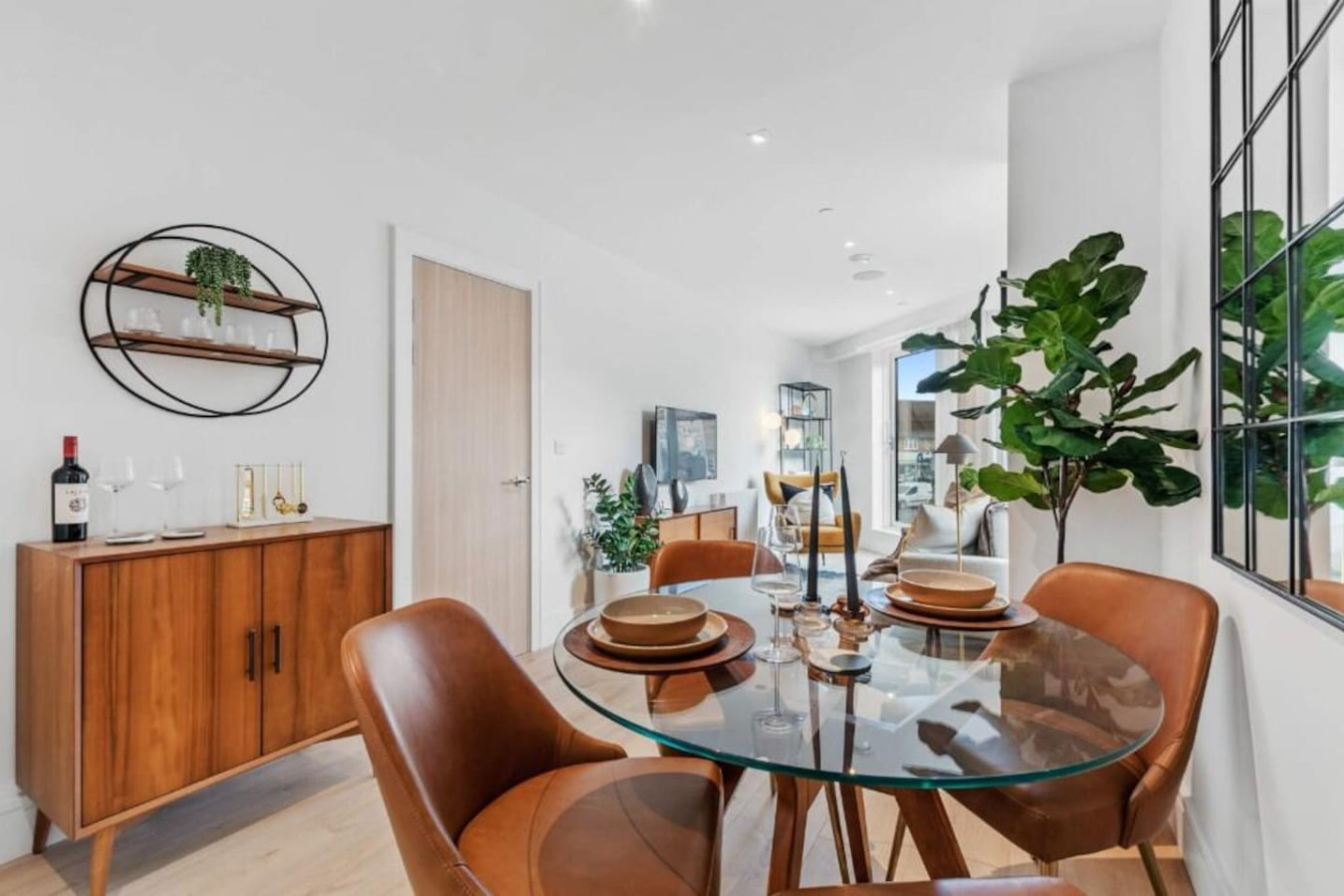 Beautiful Apartment • Excellent Location • Free Secure Parking • Fast WiFi • Access to Residents-Only Gym, Games Room, Cinema Room and Co-Working Space in Beverley Way Flat 117 - Property image 9 - VivreStays
