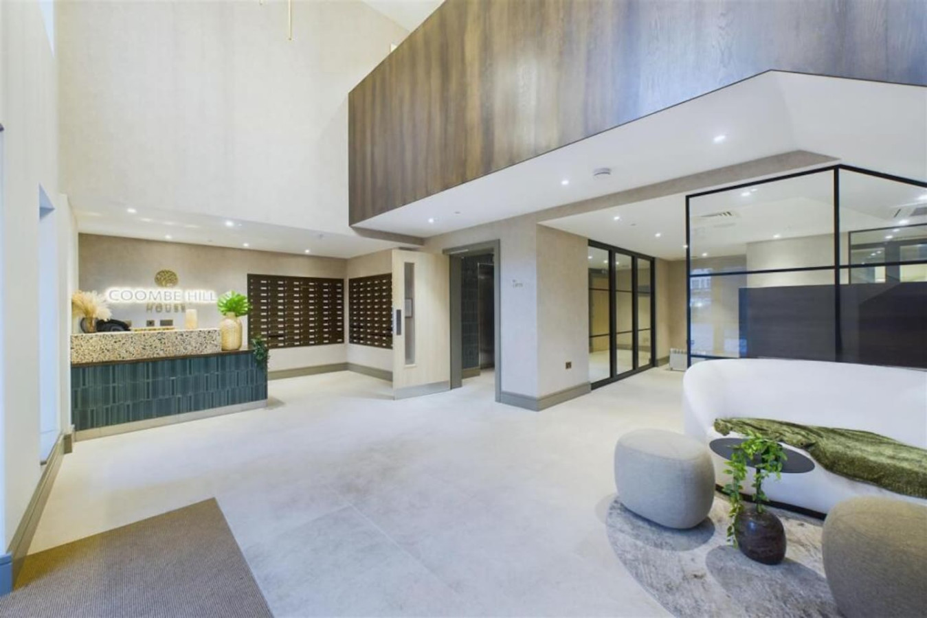 Beautiful Apartment • Excellent Location • Free Secure Parking • Fast WiFi • Access to Residents-Only Gym, Games Room, Cinema Room and Co-Working Space in Beverley Way Flat 117 - Property image 21 - VivreStays