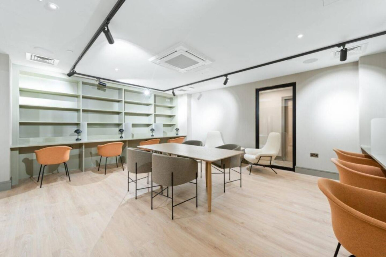 Beautiful Apartment • Excellent Location • Free Secure Parking • Fast WiFi • Access to Residents-Only Gym, Games Room, Cinema Room and Co-Working Space in Beverley Way Flat 117 - Property image 19 - VivreStays