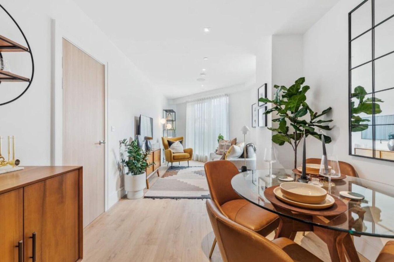 Beautiful Apartment • Excellent Location • Free Secure Parking • Fast WiFi • Access to Residents-Only Gym, Games Room, Cinema Room and Co-Working Space in Beverley Way Flat 117 - Property image 14 - VivreStays