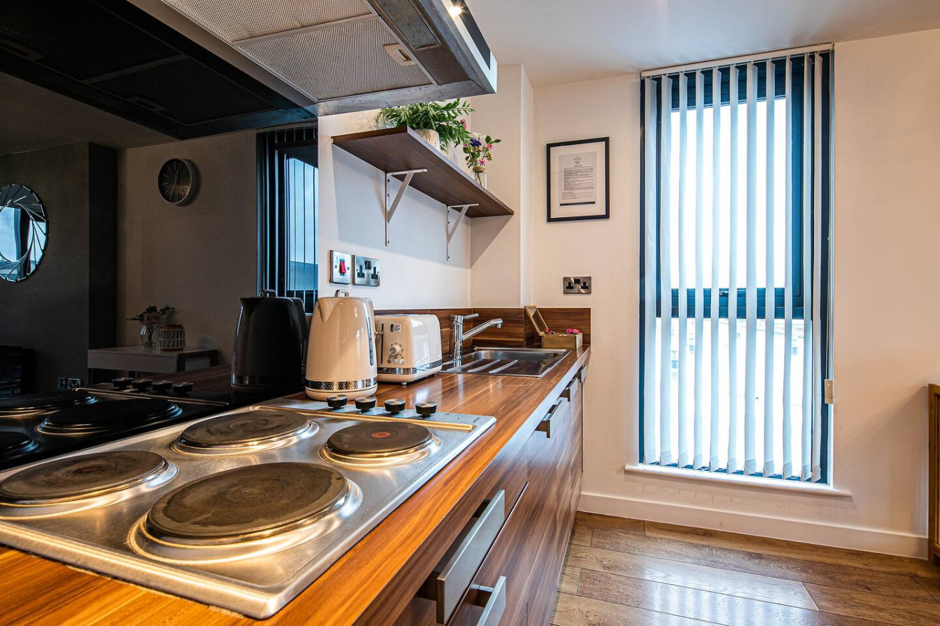 iQuarter Apartment • City Centre • Free Secure Parking • Fast WiFi • SmartTV in 10 Blonk Street Flat 87, iQuarter - Property image 17 - VivreStays